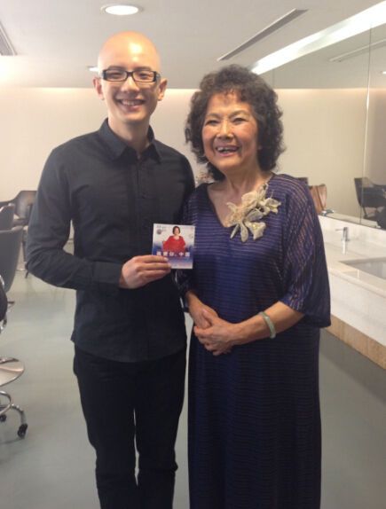 叶佩英与歌手平安