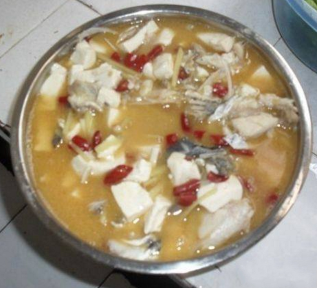鱼头豆腐枸杞浓汤