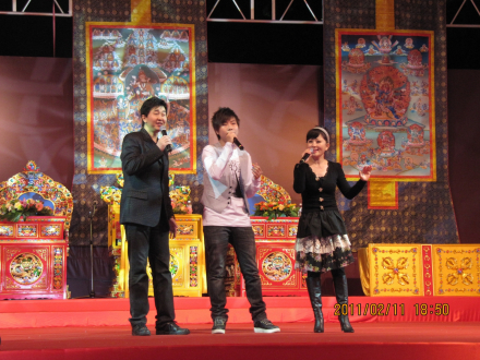 任静付笛声一家在演唱会上倾情献唱