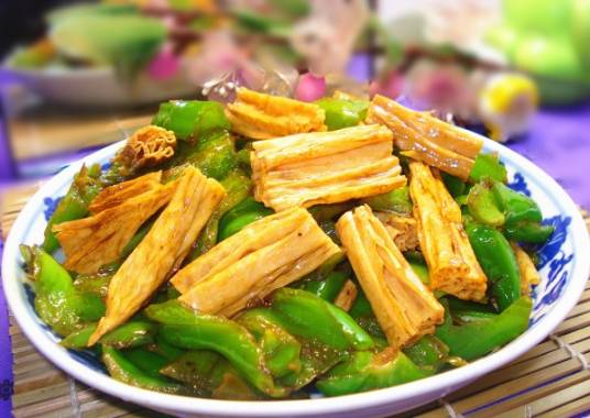 辣椒炒腐竹