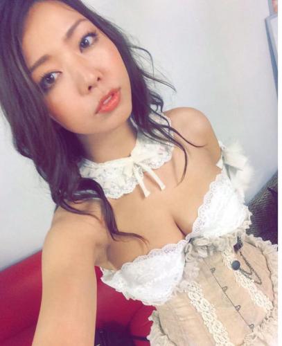黑木桃子的图片