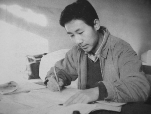 1978年，腾格尔留校当老师 