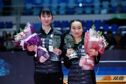 早田希娜（左）/伊藤美诚在国际乒联世界巡回赛总决赛夺冠