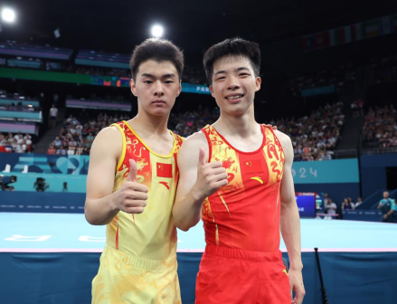 王梓赛（左）和严浪宇在比赛后
