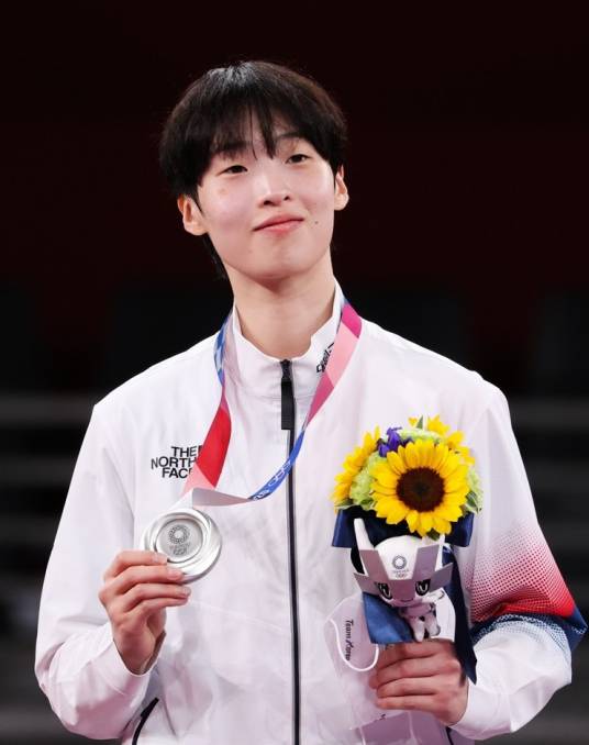 李多彬