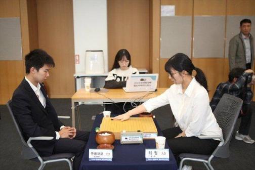 2024三星杯世界围棋大师赛32强战，崔精（右）战胜辜梓豪。