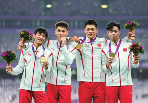 杭州亚运会 陈冠锋（右一）