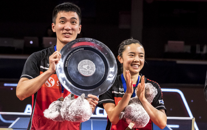 澳大利亚公开赛中，田志希（右）/李尚洙获得混双冠军 