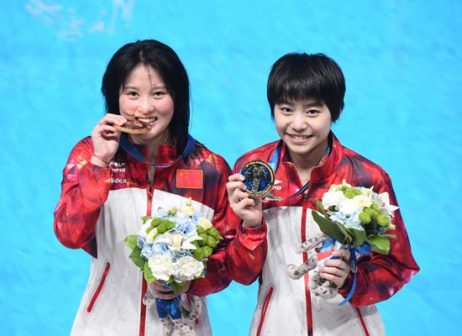 陈若琳/刘蕙瑕（右）获巴西跳水世界杯女子双人十米台冠军
