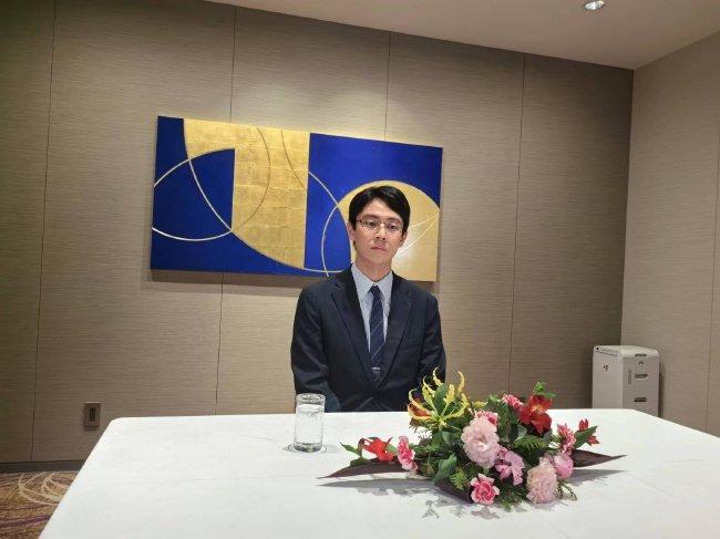 一力辽接受记者采访