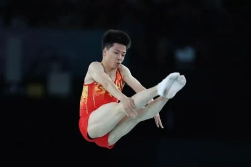 严浪宇比赛中