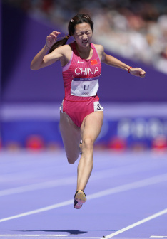 中国选手李玉婷在比赛中