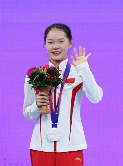2023年杭州亚运会蹦床项目，胡译乘获得银牌