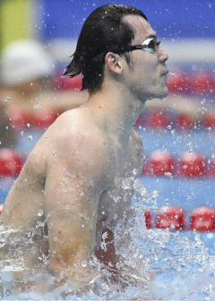 杭州亚运会男子4x100米自由泳接力决赛，王浩宇庆祝获得冠军