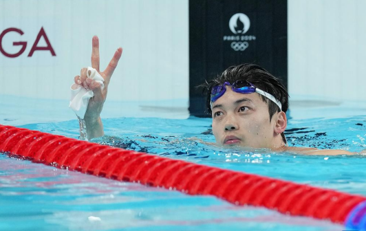 季军中国选手汪顺在比赛后