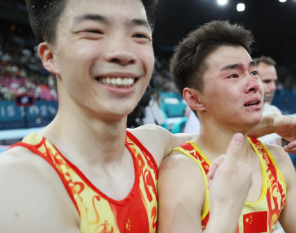 王梓赛和严浪宇（左）在比赛后