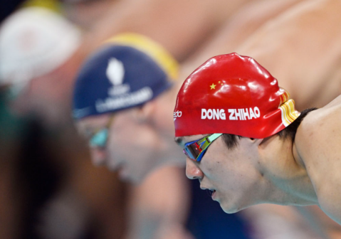 2024年巴黎奥运会男子200米蛙泳决赛，董志豪准备入水