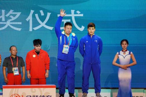 2019二青会举重刘焕华（右二）获得铜牌