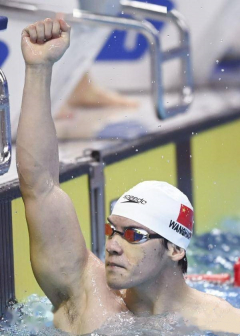 杭州亚运会男子4x100米自由泳接力决赛，王浩宇庆祝获得冠军