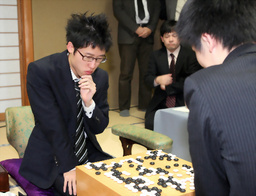 井山裕太在第34期名人战七番棋决赛第五局