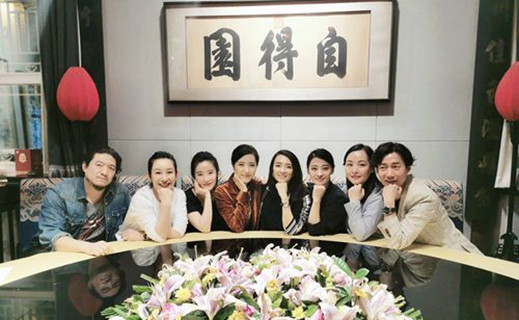 2019年中戏96级同学重聚的照片 