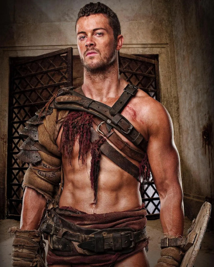 《斯巴达克斯：血与沙》剧照