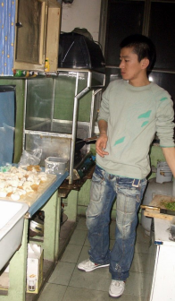 年轻时期的李嘉明