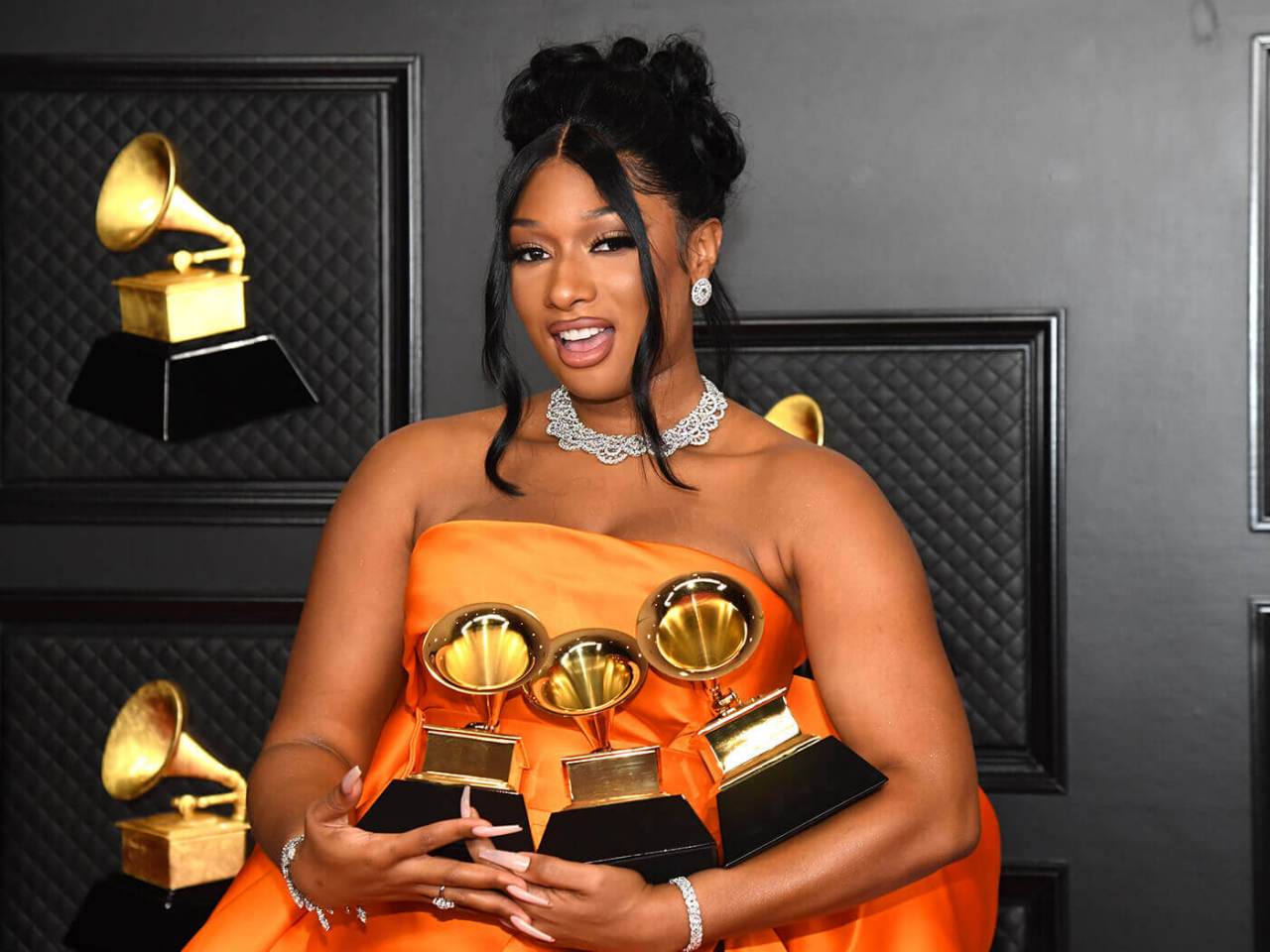 梅根在第63届格莱美奖夺下三座留声机