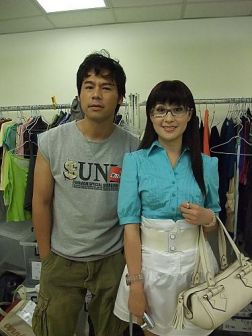 生活中的江欣燕（右）