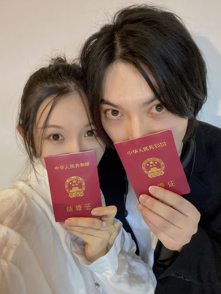 简弘亦宣布结婚